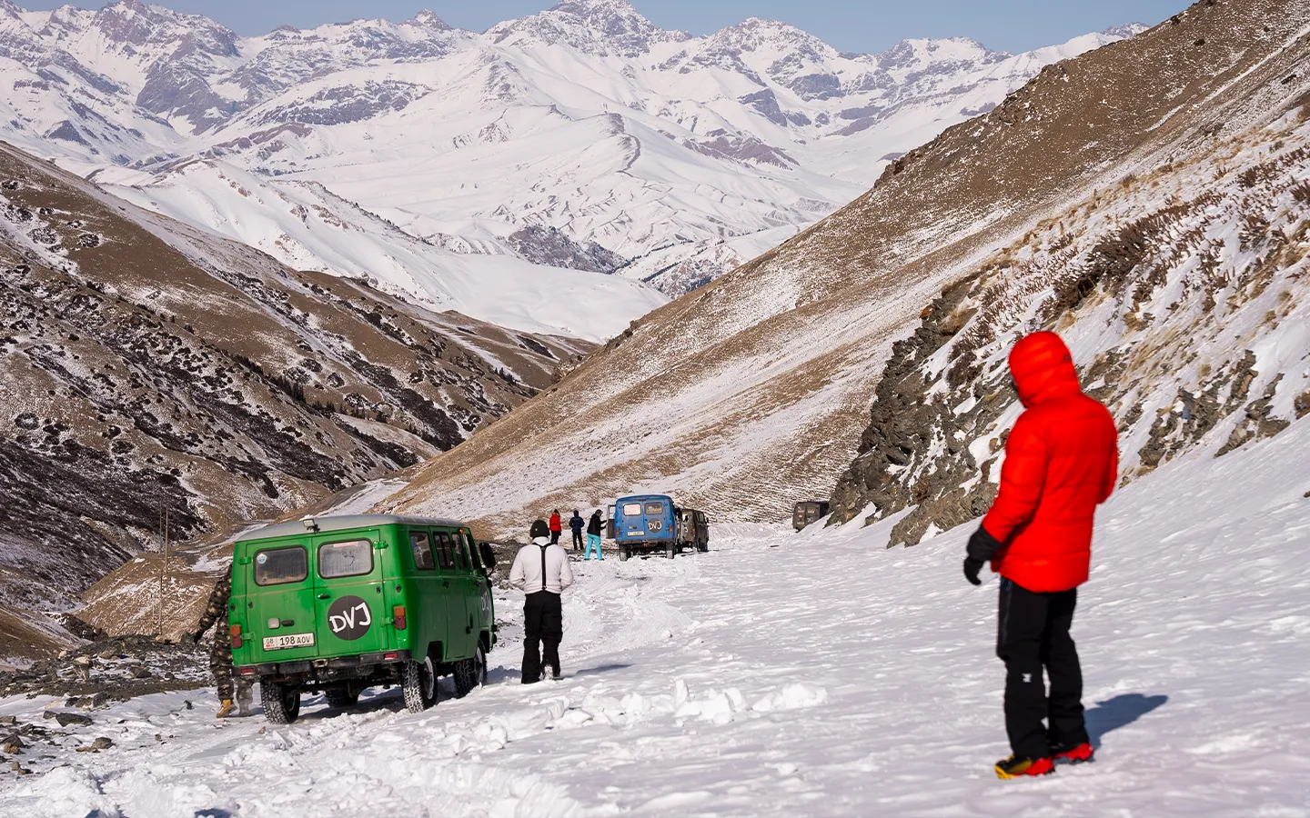 Aftermovie thumbnail: Buhanka op een bevroren meer in Kyrgyzstan, Winter DVJ 2024