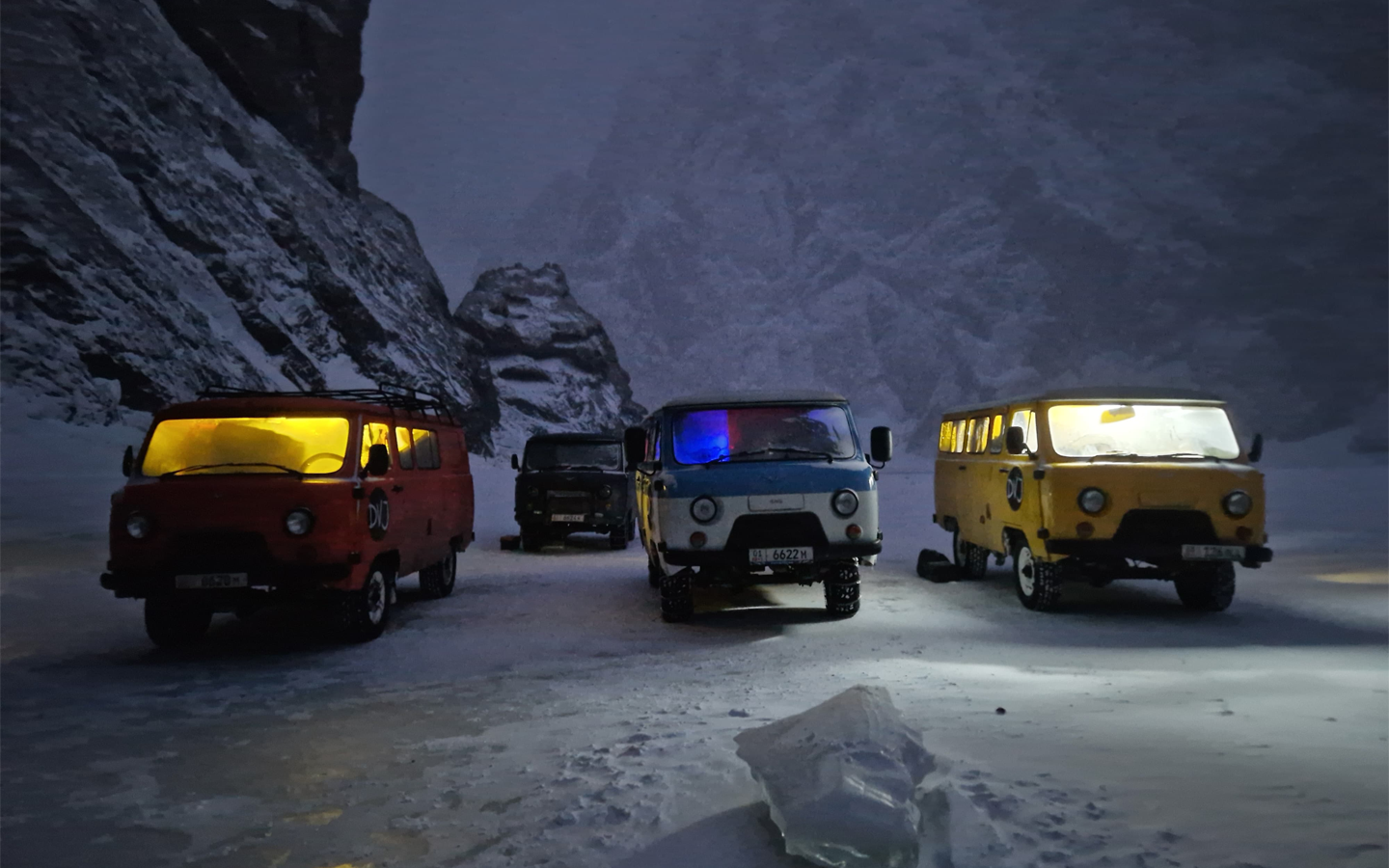 Buhanka uitgerust met extra kachel voor de DVJ Winter roadtrip in Kyrgyzstan