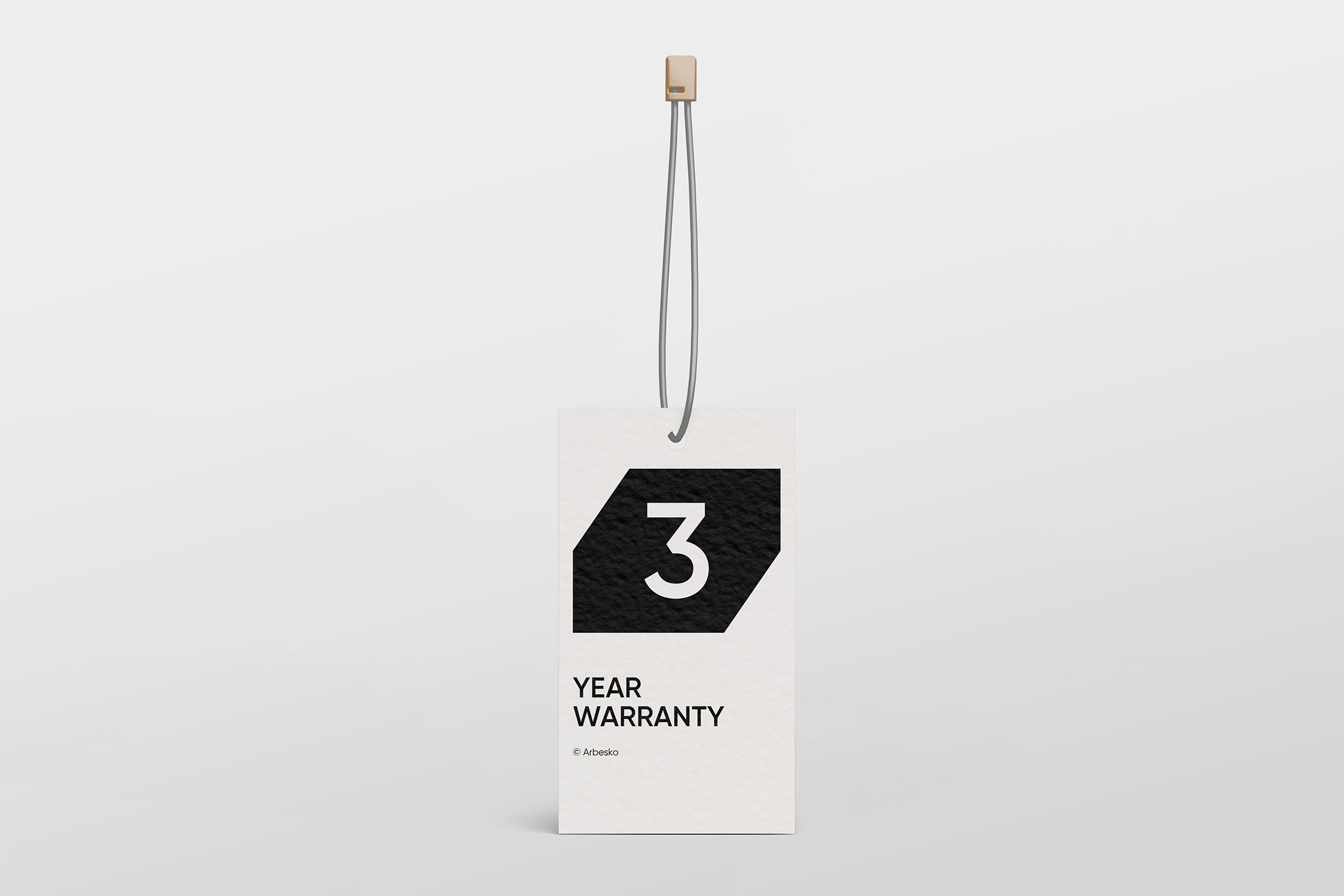 Vit prislapp med svart markering där siffran 3 syns och texten '3 år garanti'.