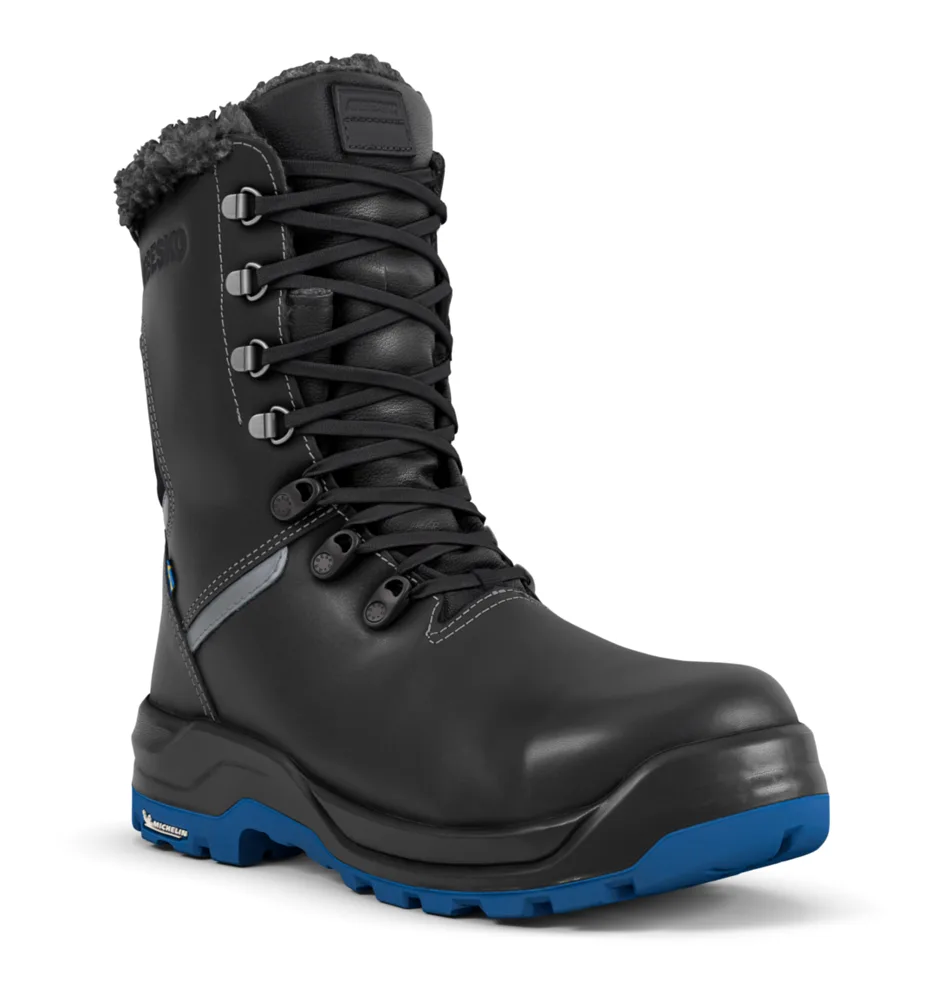 The Arbesko Kiruna 835 safety boot seen from the front at an angle.