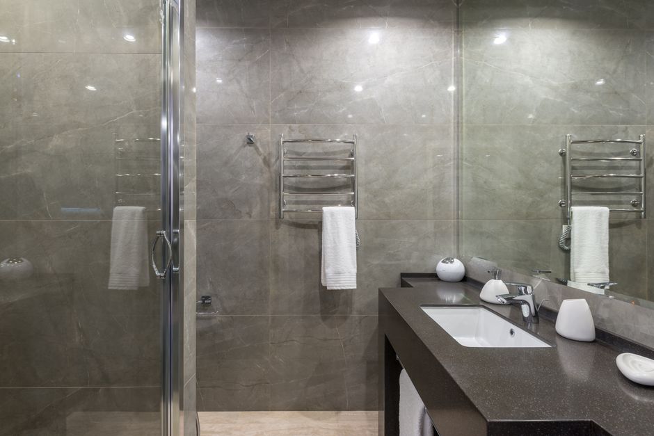 Spacious walk-in shower with seamless glass enclosure - Walk-in shower installation NJ Spacious walk-in shower with seamless glass enclosure - Walk-in shower installation NJ