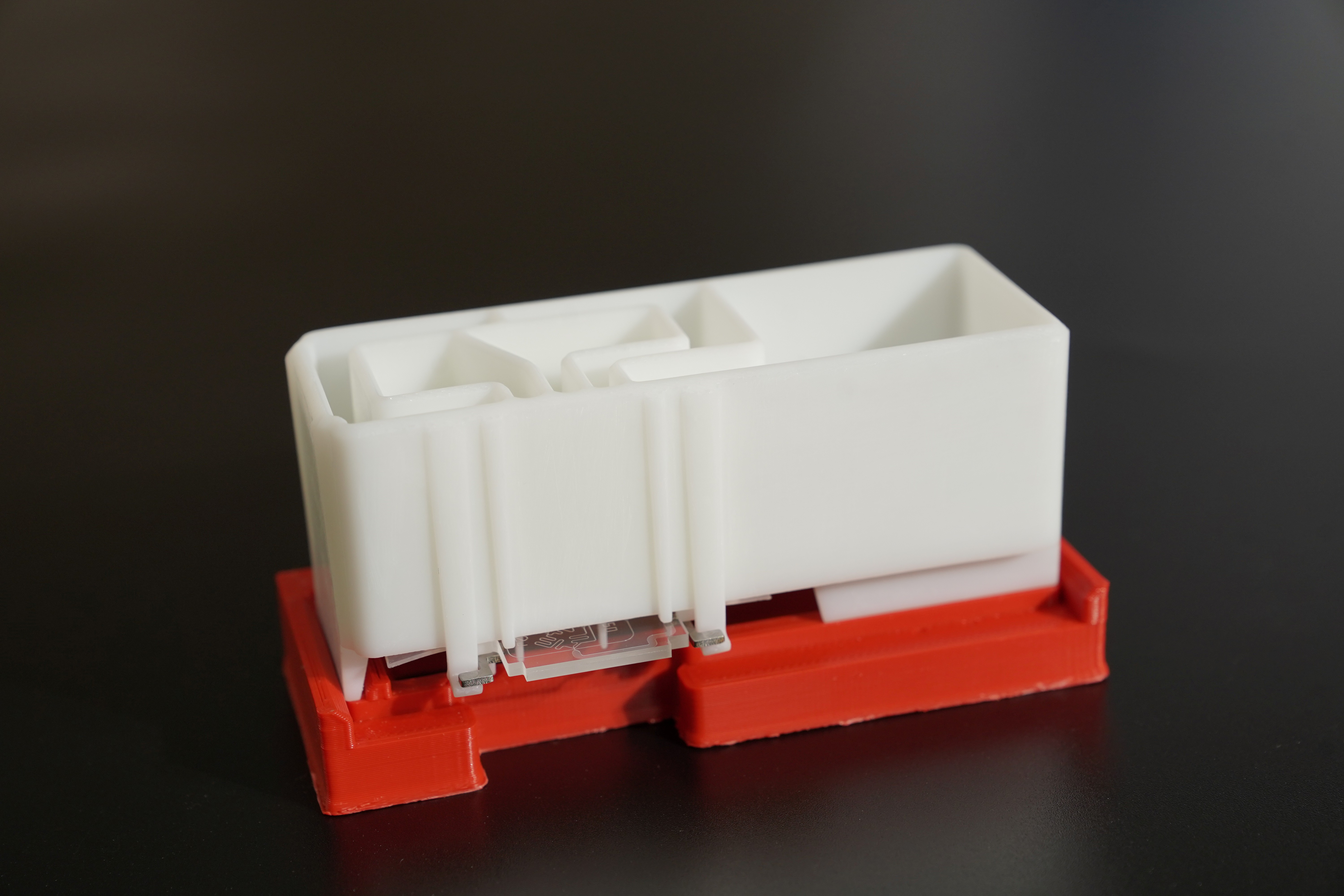 Microfluidic chip attached surface-wise to the cartridge