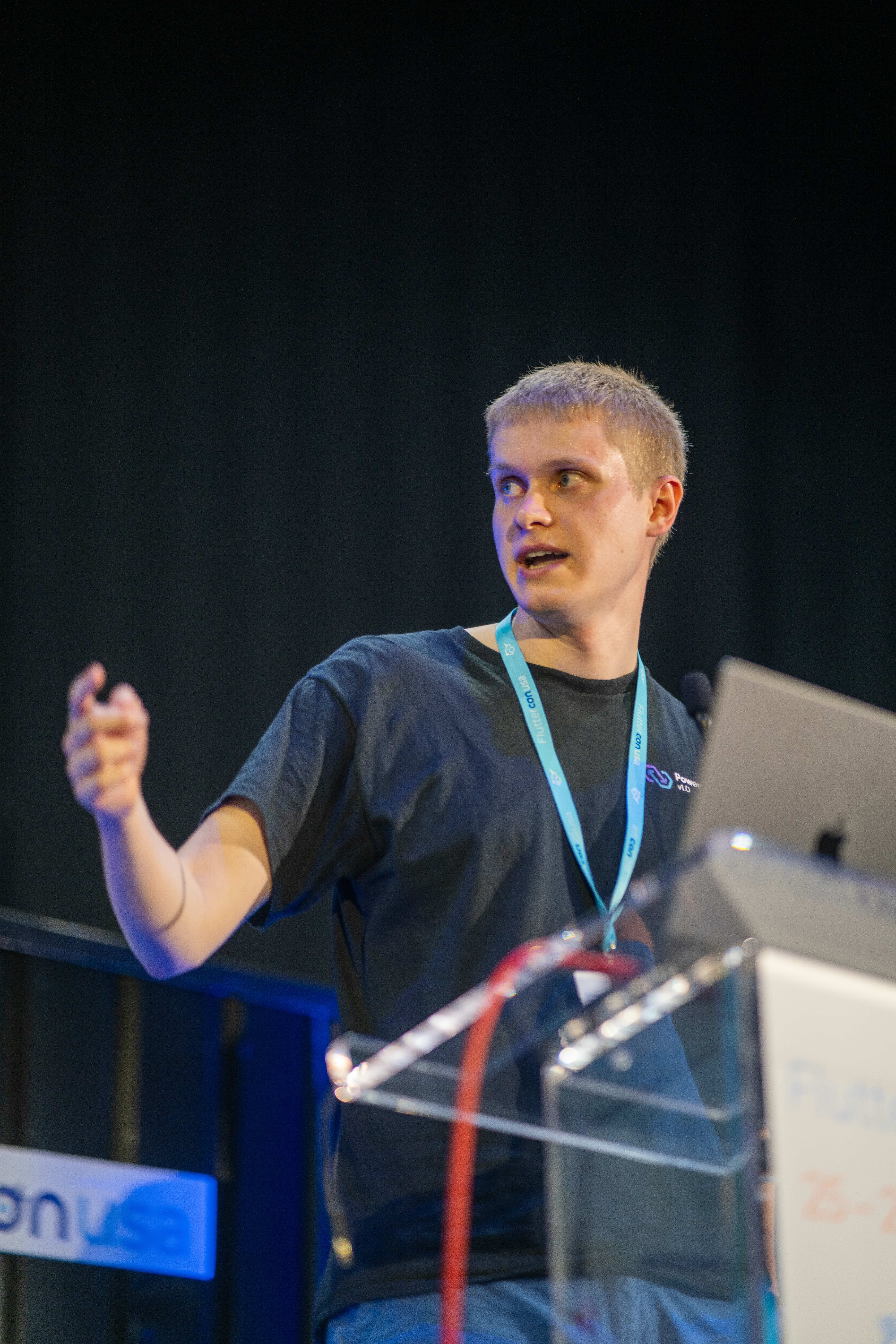 Simon Binder presenting at Fluttercon USA