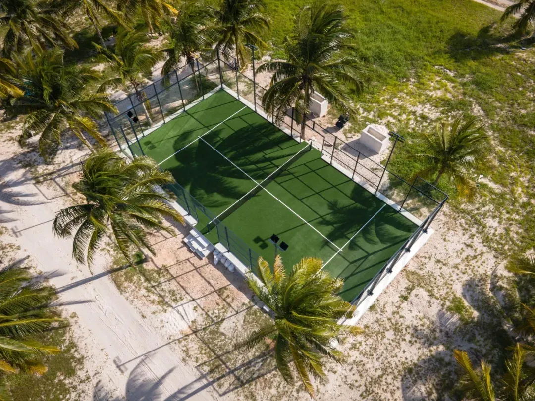 Beltéri vagy kültéri padel pálya? Melyiket válassza?