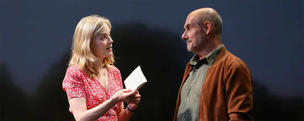 Un pas de côté au Théâtre de la Renaissance : notre critique en vidéo