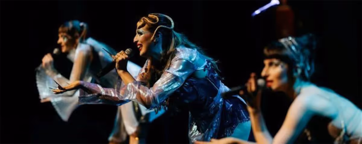 Médusée : le spectacle qui vous regarde droit dans les yeux