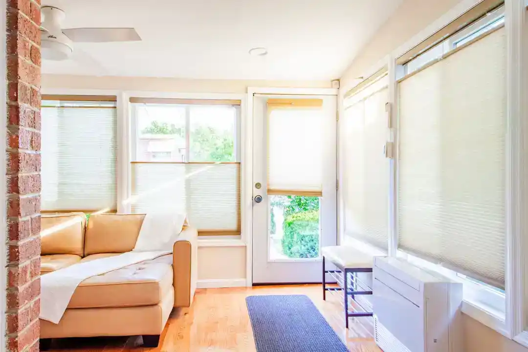 A beautifully decorated townhouse for rent in Washington DC with a bedroom featuring a comfortable bed