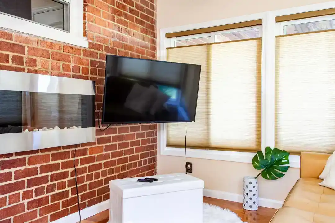 A townhouse rental in Washington DC with a kitchen equipped with a table and chairs