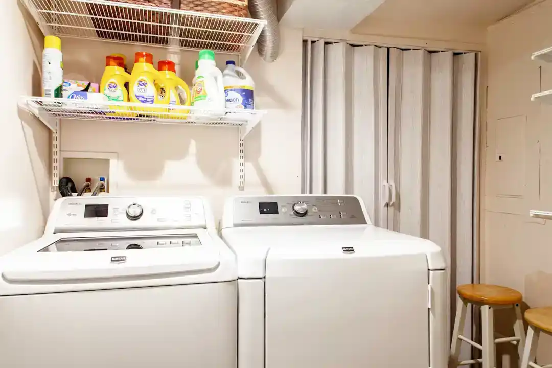 A townhouse for rent in Washington DC with a bedroom furnished with a bed and a TV