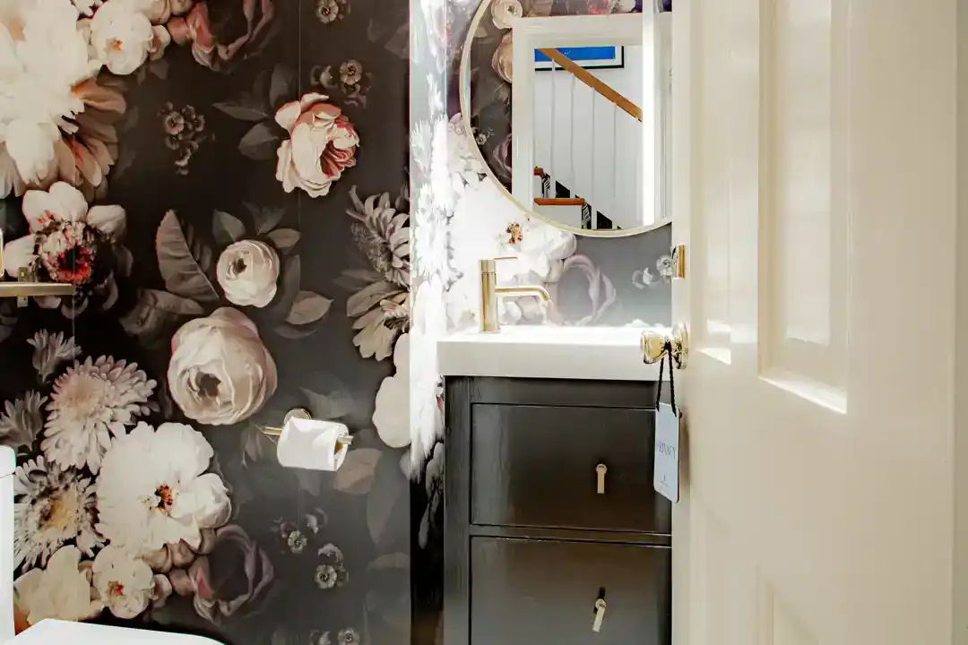 a tranquil room with a mirror and flowers