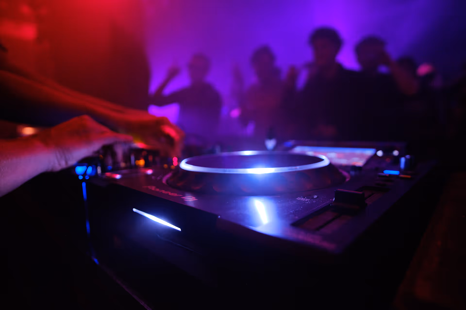 Virtual Reality on the Dance Floor (demo post)