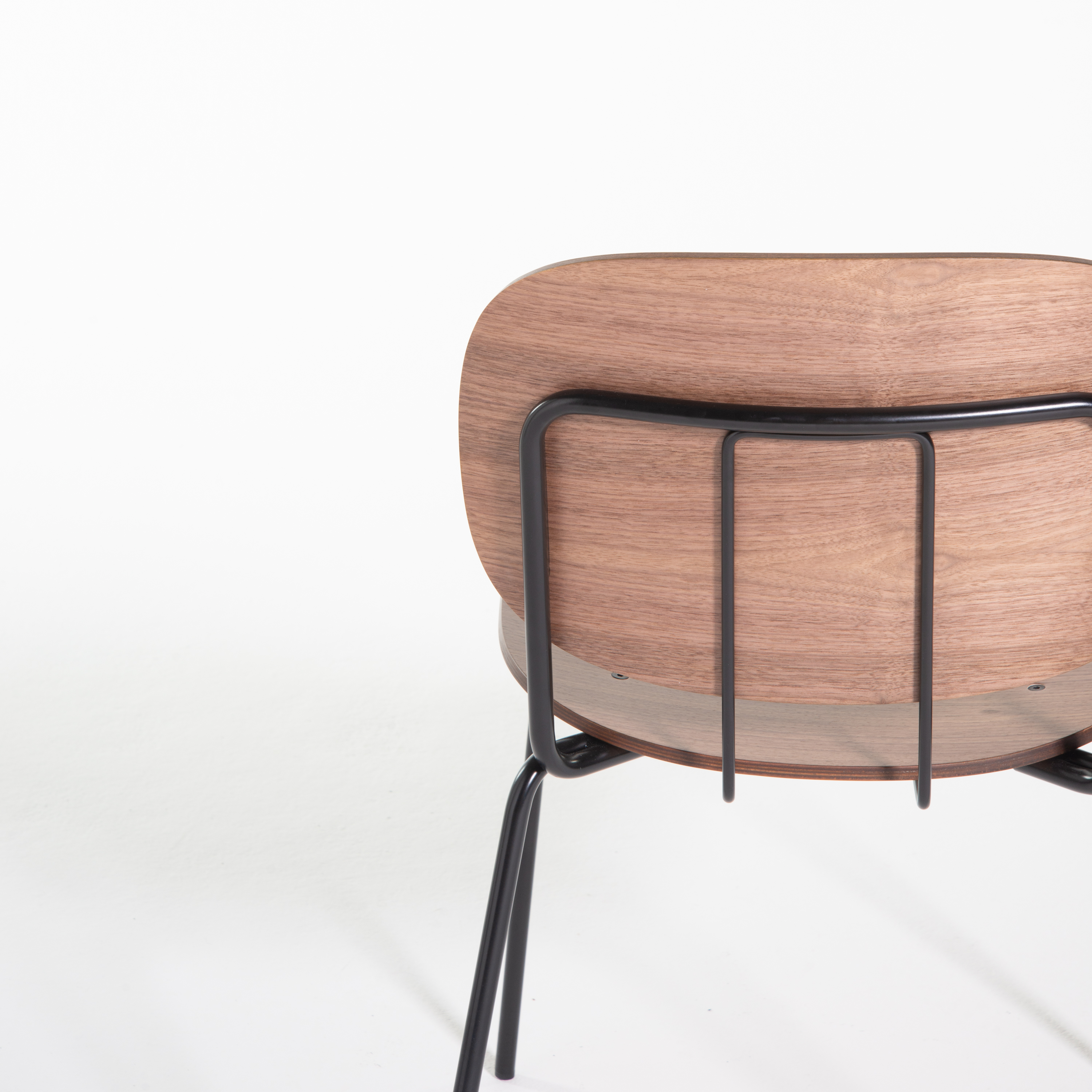 DC-01 FRAME: BLACK VENEER SEAT + BACKREST: WALNUT