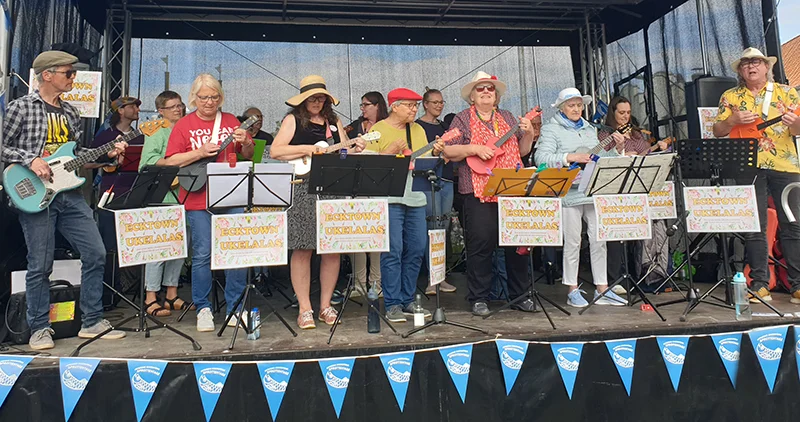 Die Ecktown Ukelalas auf der Bühne