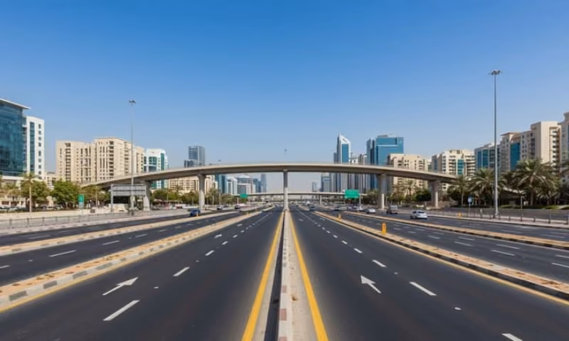 Boutique vs Mega Projects Dubai 2026: Hessa Street & Blue Line Change Everything