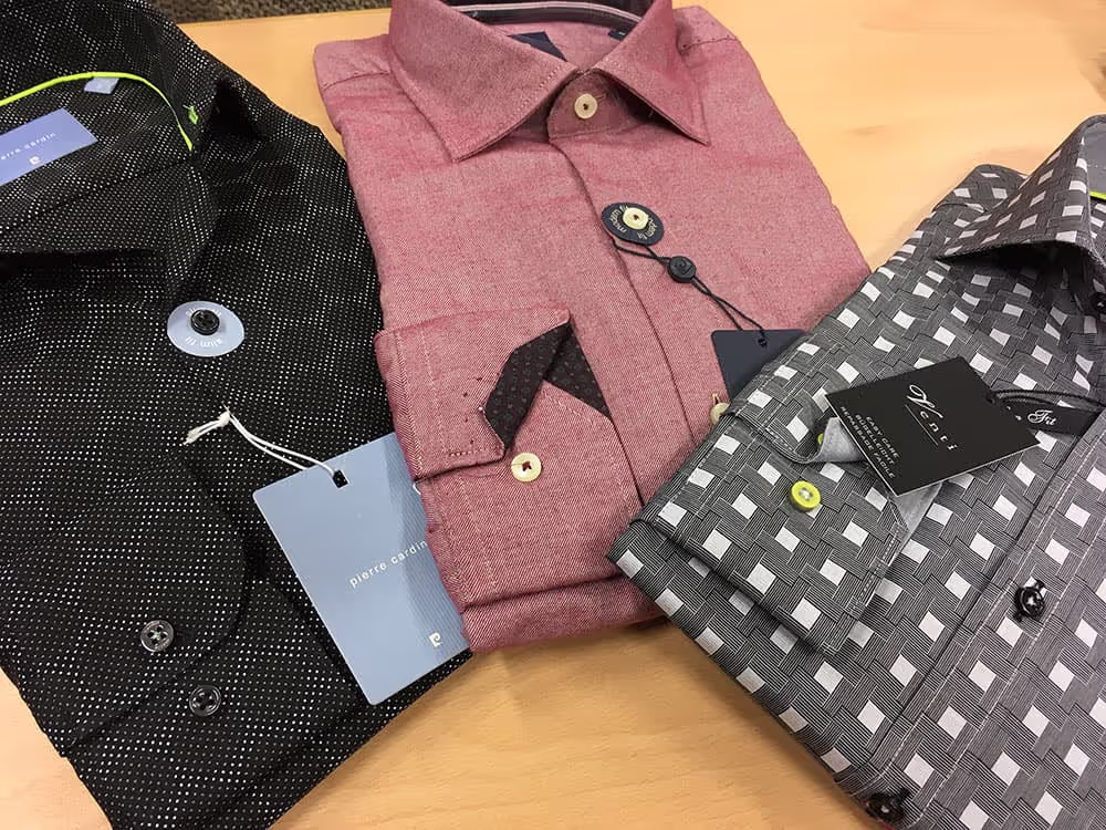 Chemises élégamment exposés dans la boutique Alsimode 1