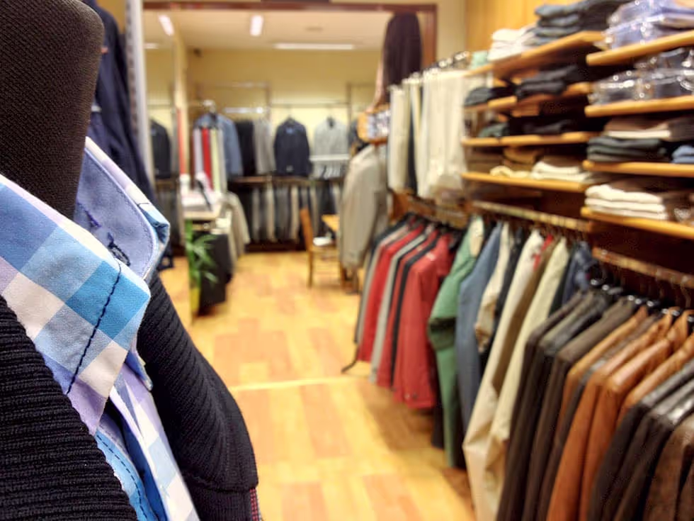 Rayons de la boutique Alsimode présentant une sélection de vêtements tendance 7