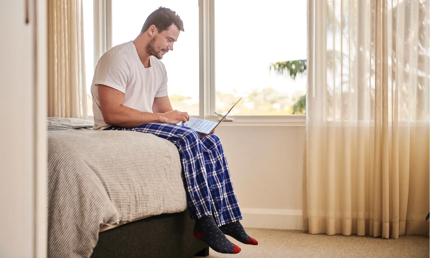 Rynek pracy w Polsce. Bezrobocie, AI i zarobki – raport PARP