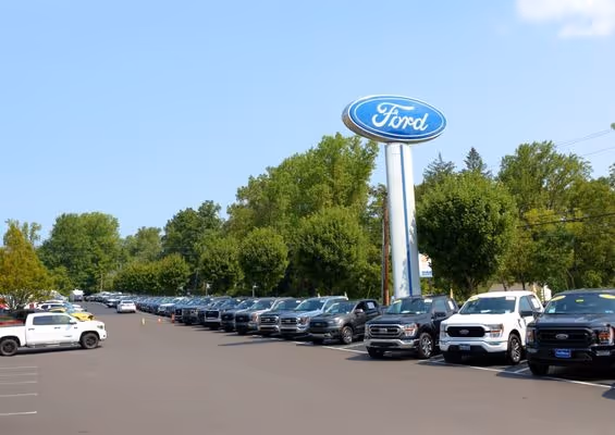 Image of a ford dealership