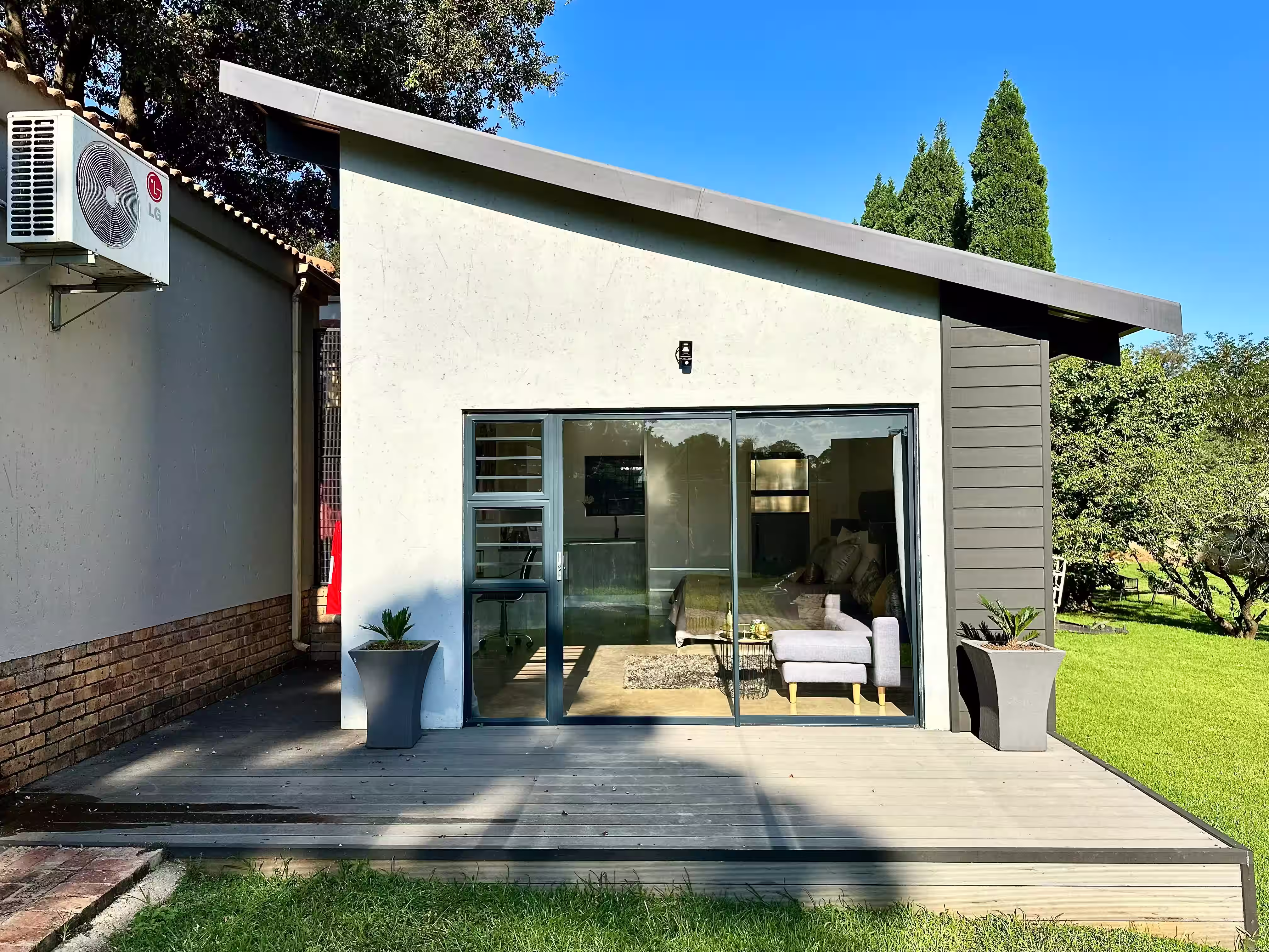 Bedsit Cottage (32m2) External