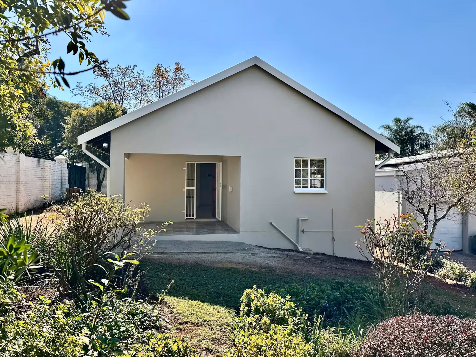 Custom 2 Bedroom Cottage + Single Garage 