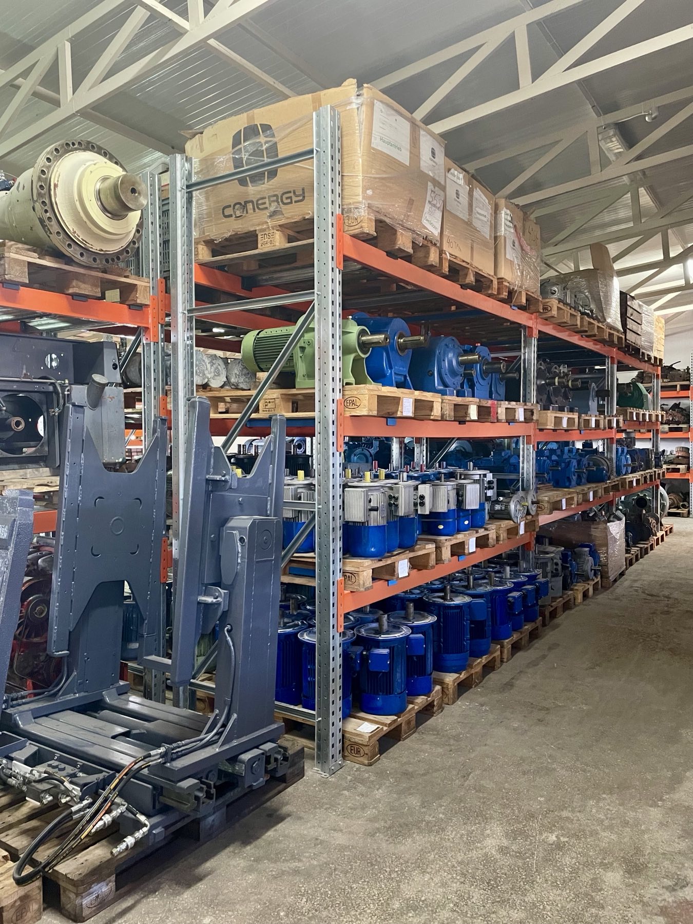 Χέρια μηχανικού λερωμένα με λάδια 