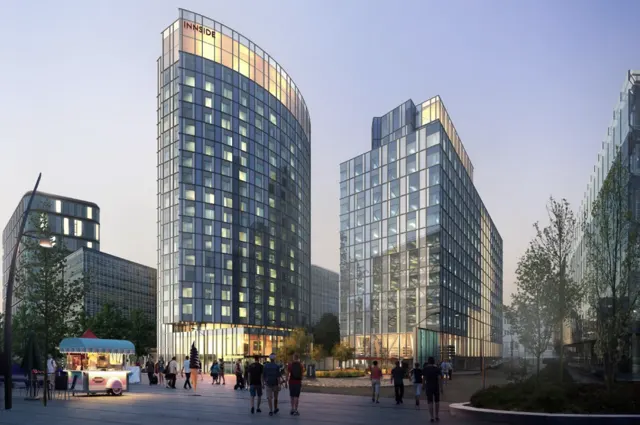  2Buitenkant van het Amsterdamse gebouw met duurzame parkeervoorzieningen