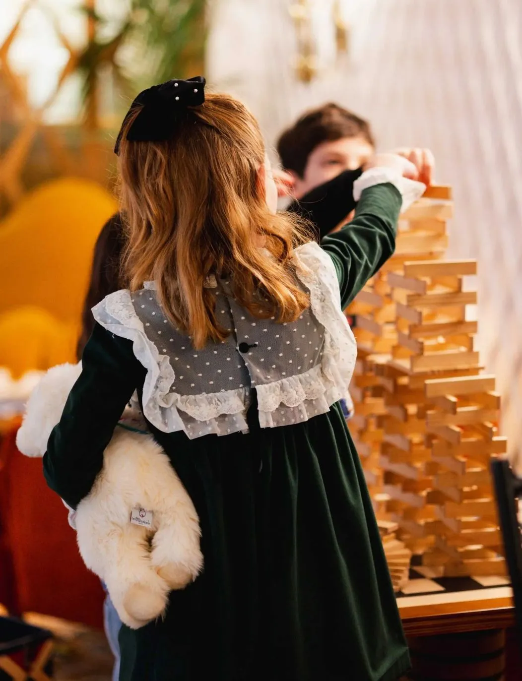 Photo des enfants qui s'amusent lors de notre brunch paris 7 avec des animations enfants