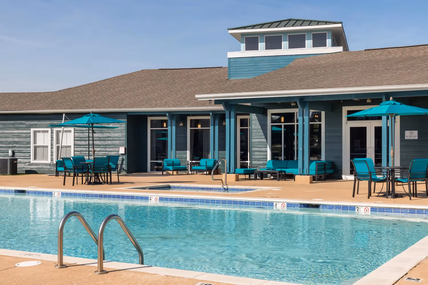 Pool and Lounge Area