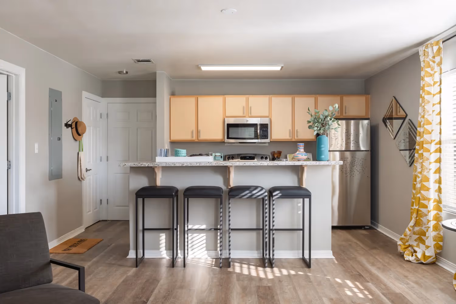 Kitchen and Kitchen Bar