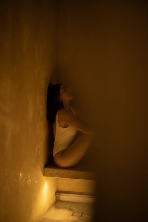 mujer-spa-lamparas-colgantes