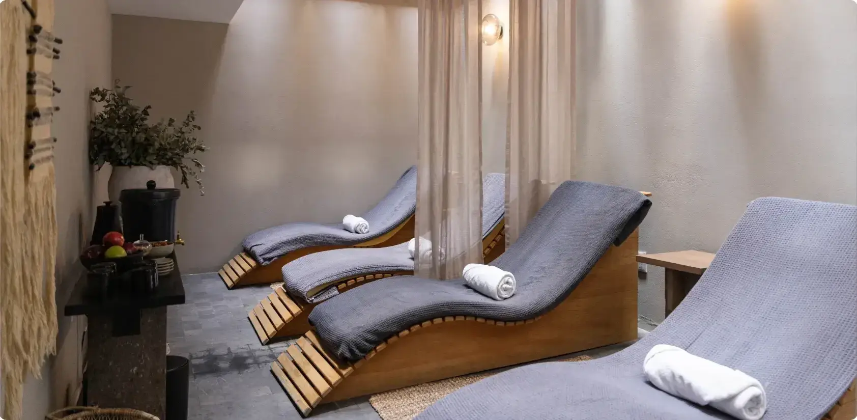 mujer-entrando-a-spa-de-muare-boutique-hotel