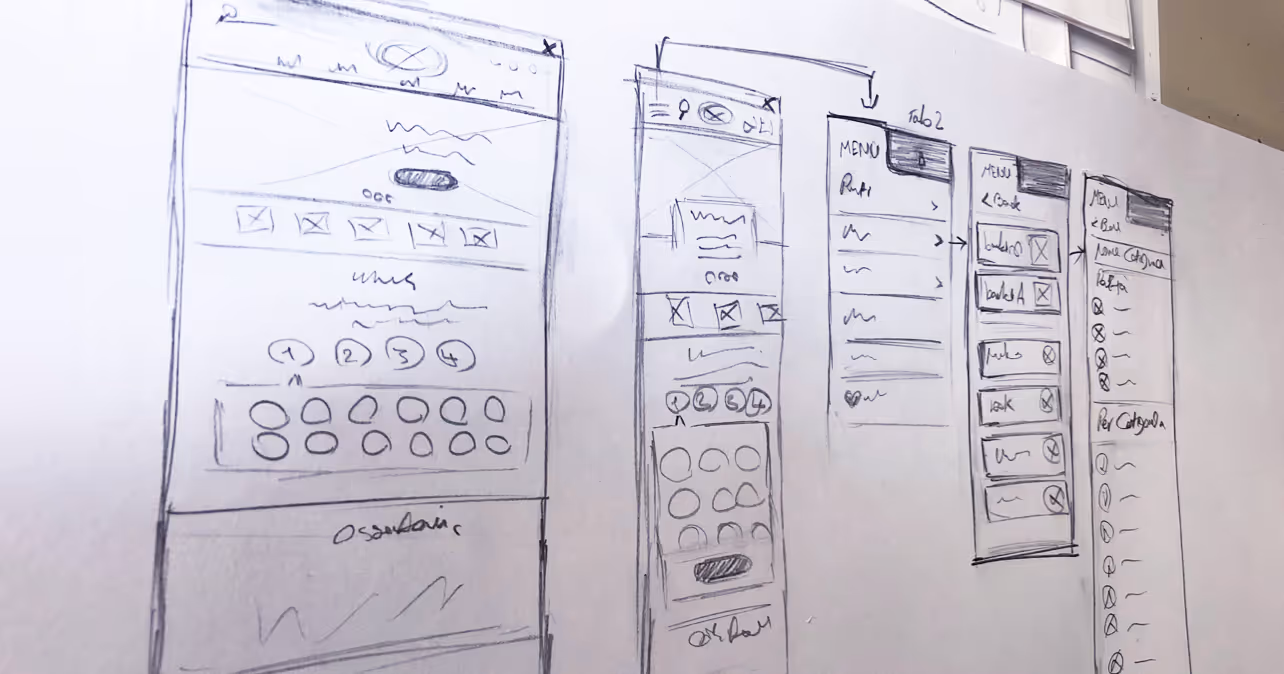 Sketch cartacei per la progettazione dell’esperienza utente sul sito Chicco