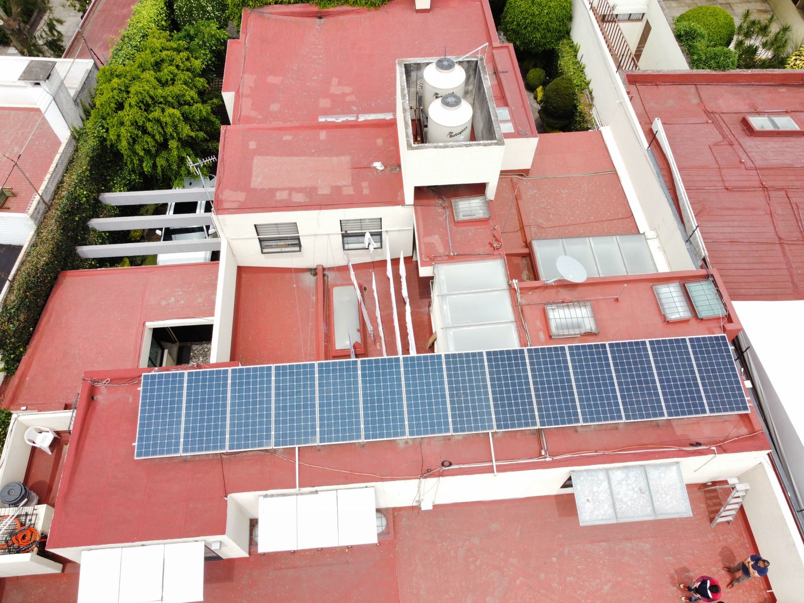 Casa con paneles solares