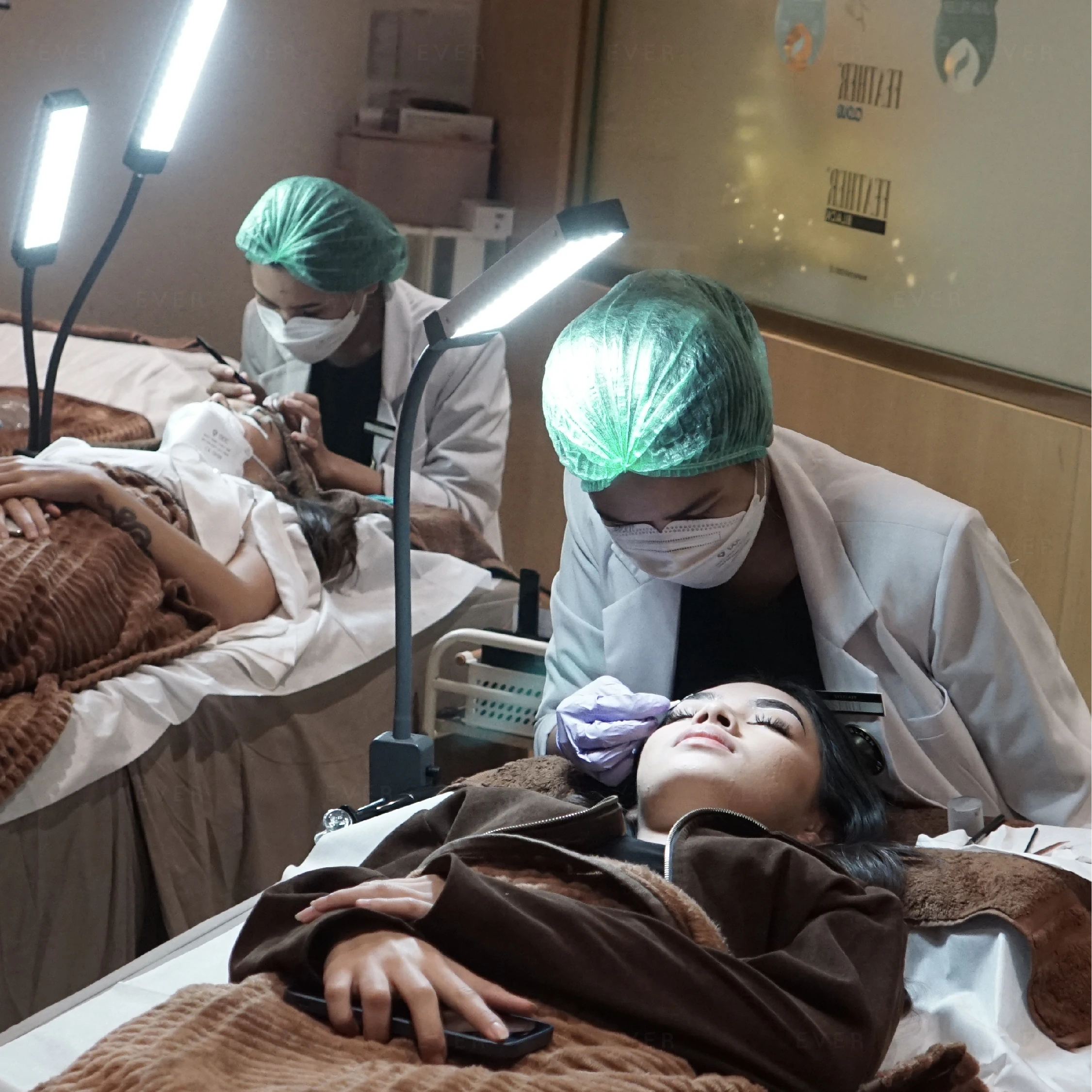 Tren Eyelash Extension 2025: Natural, Ringan & Aman? Amelia Lash EVER Solusinya!