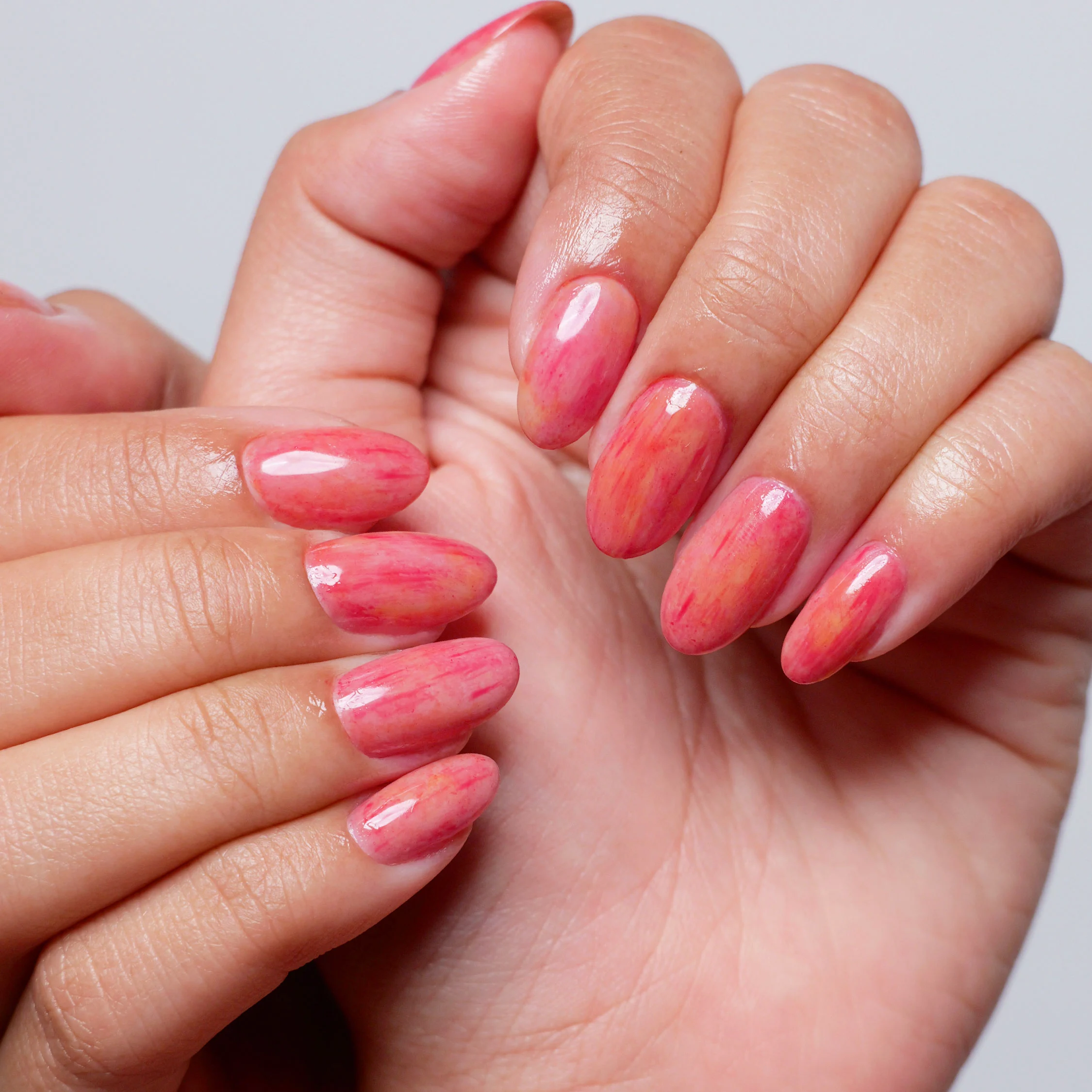 Nail Art Disesuaikan Bentuk Kuku dan Bentuk Tangan