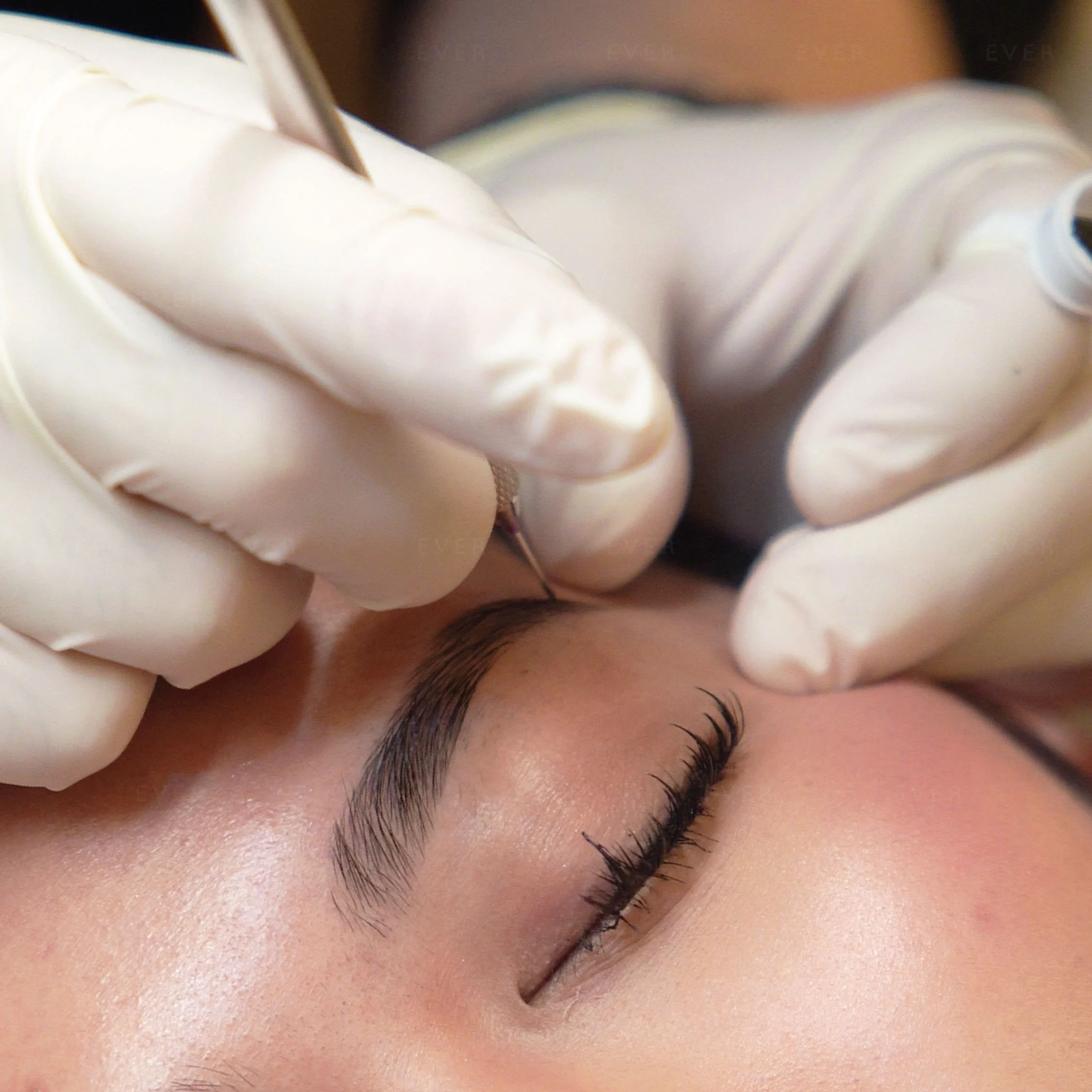 Bolehkah Ibu Hamil Sulam Alis, Bibir, dan Eyeliner? Ini Faktanya