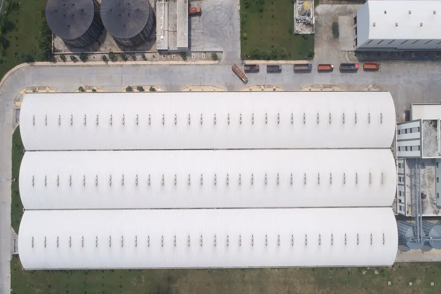 Galvalume sheet roofing for beverage warehouse by Proflex Systems