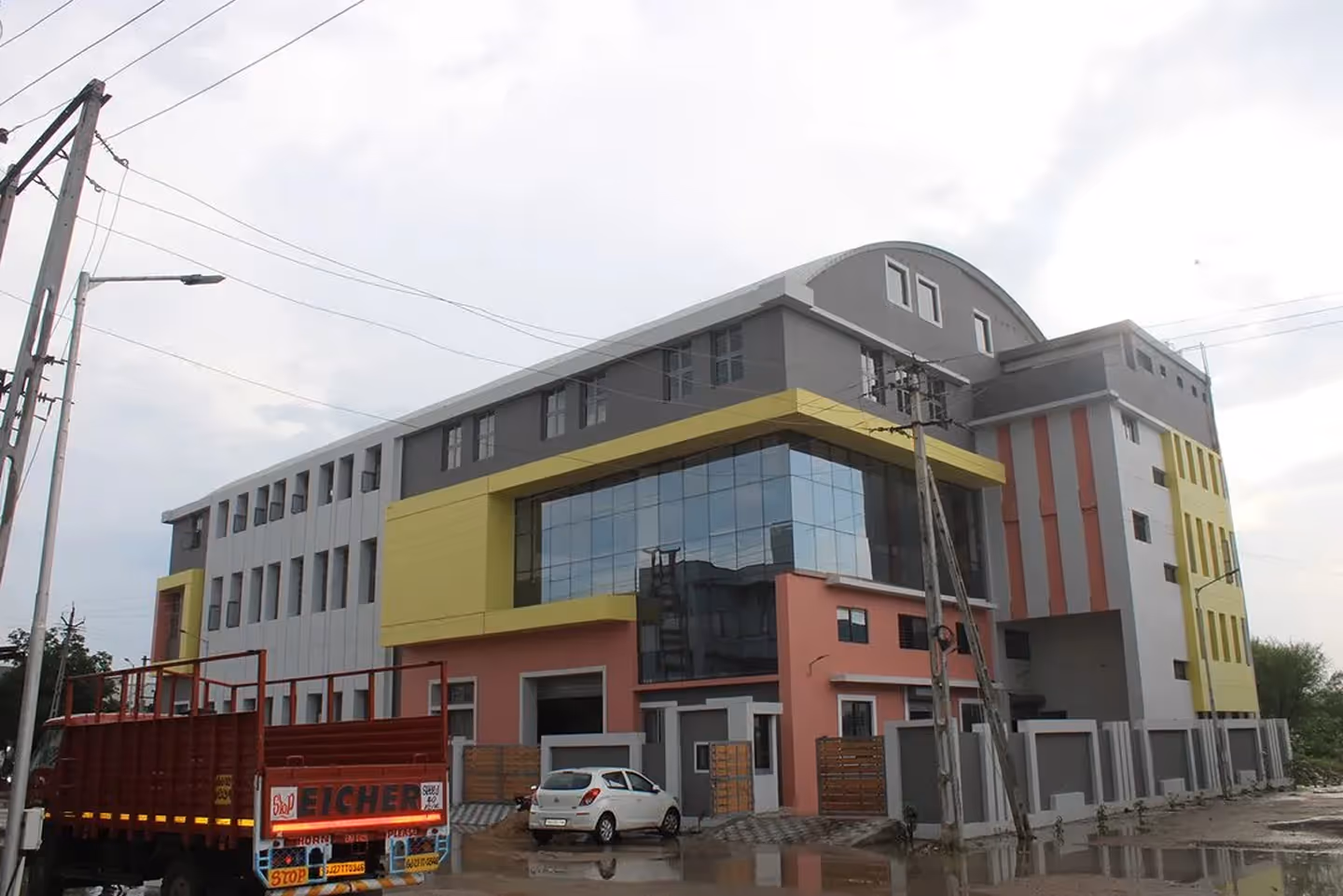 Arch-shaped Proflex roofing solution for a multipurpose community hall