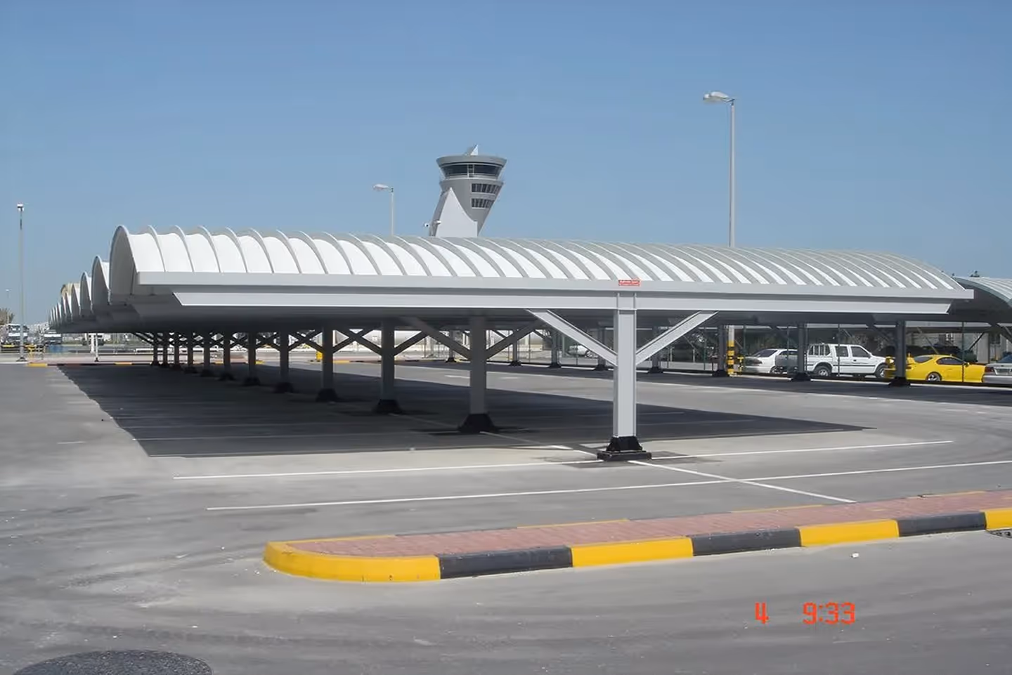 Arch-shaped trussless roofing for parking bay in India