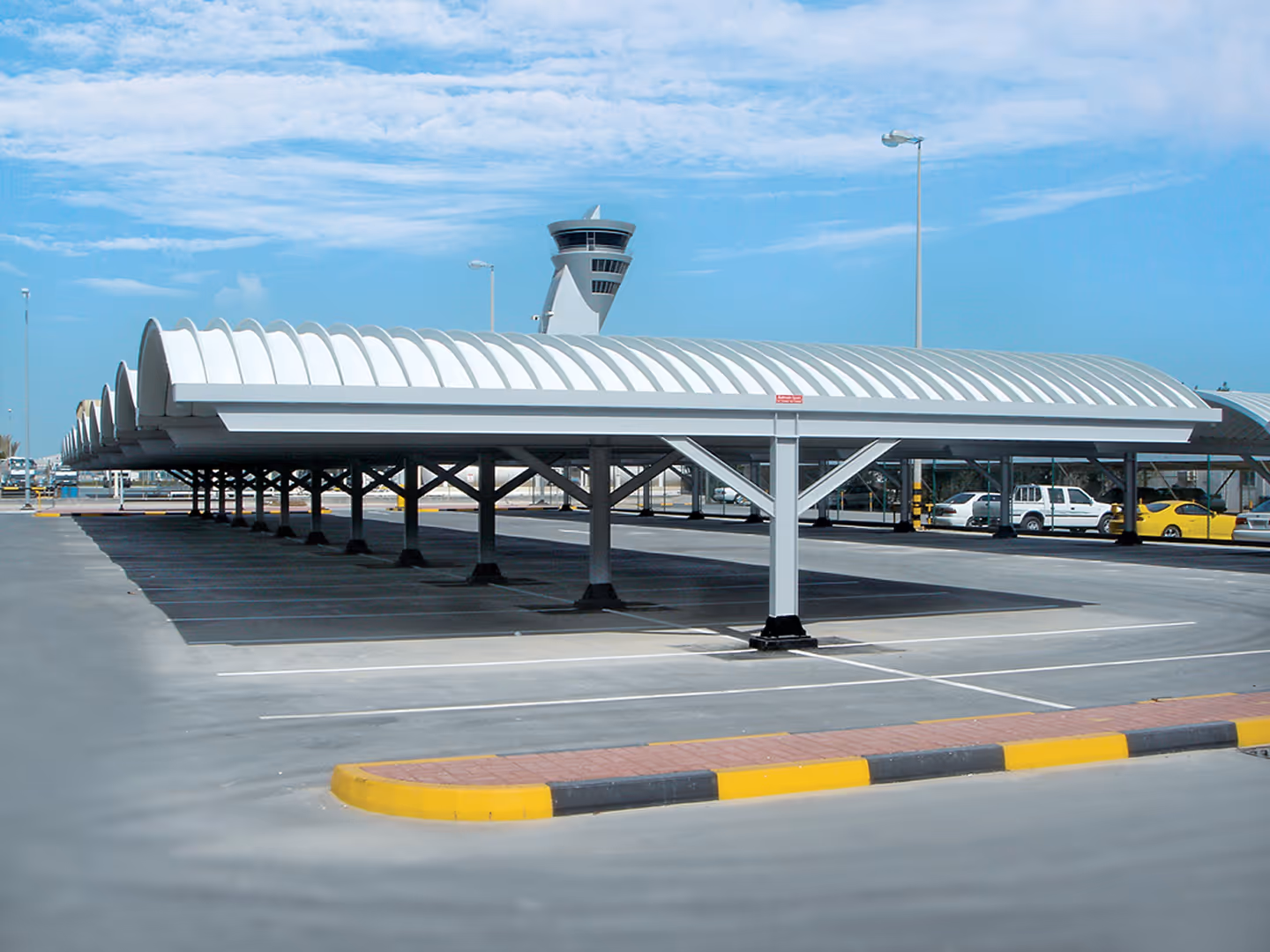 Self-supported roofing for parking bays