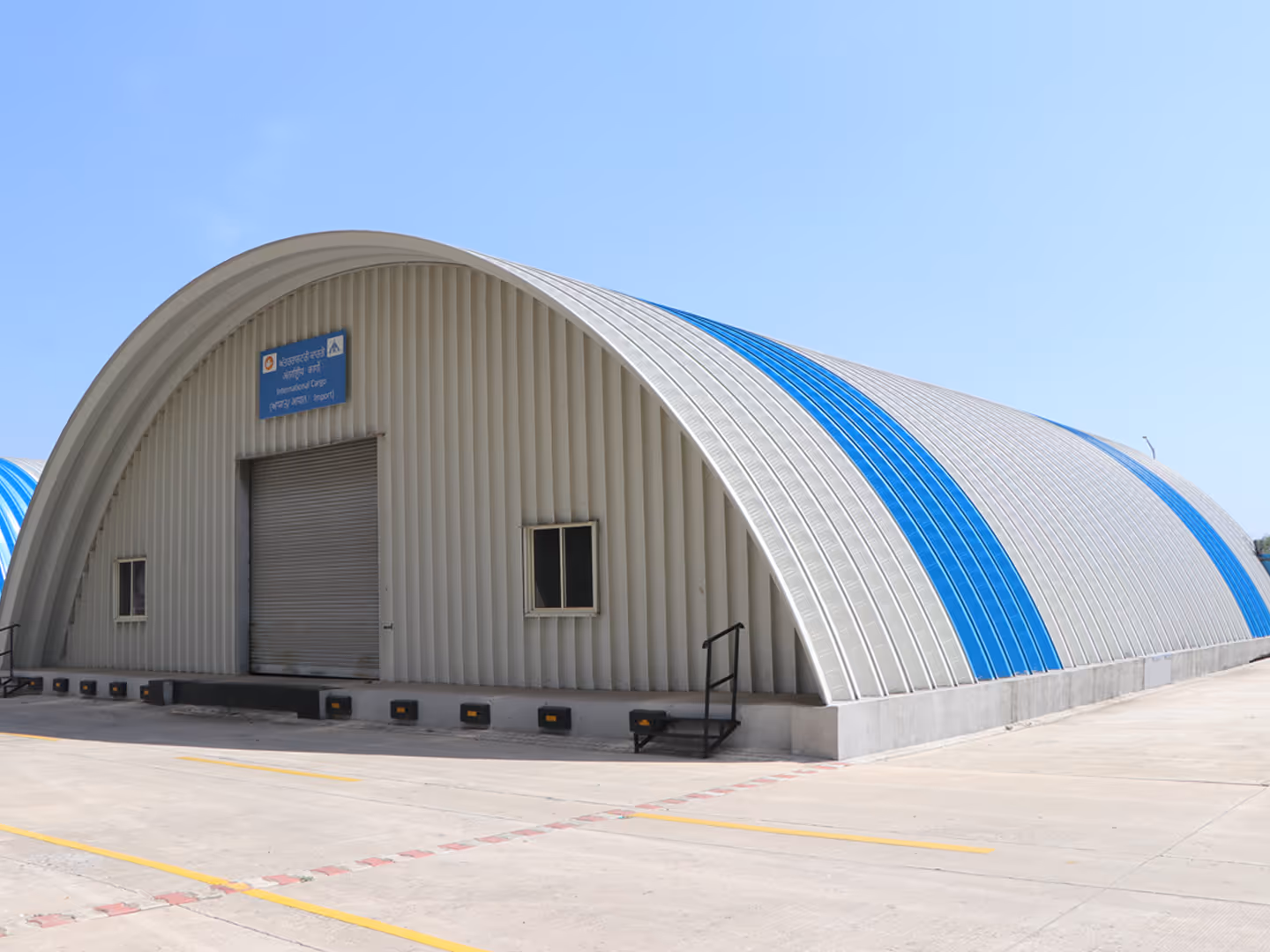 Ground-to-ground self-supported roofing