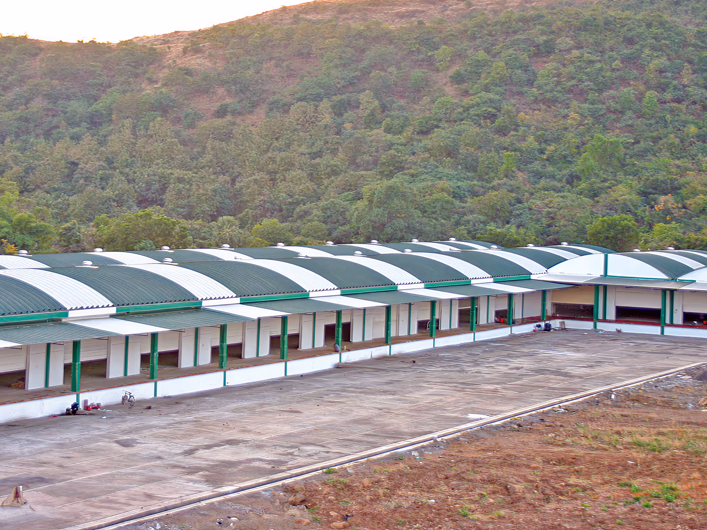 L-section self-supported steel roofing