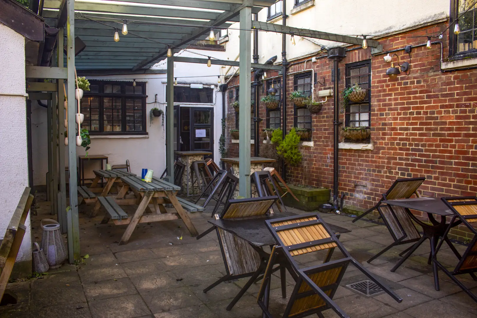 Spacious and lovely pub garden the Star and Dove, Totterdown, Bristol. dogs welcome. 