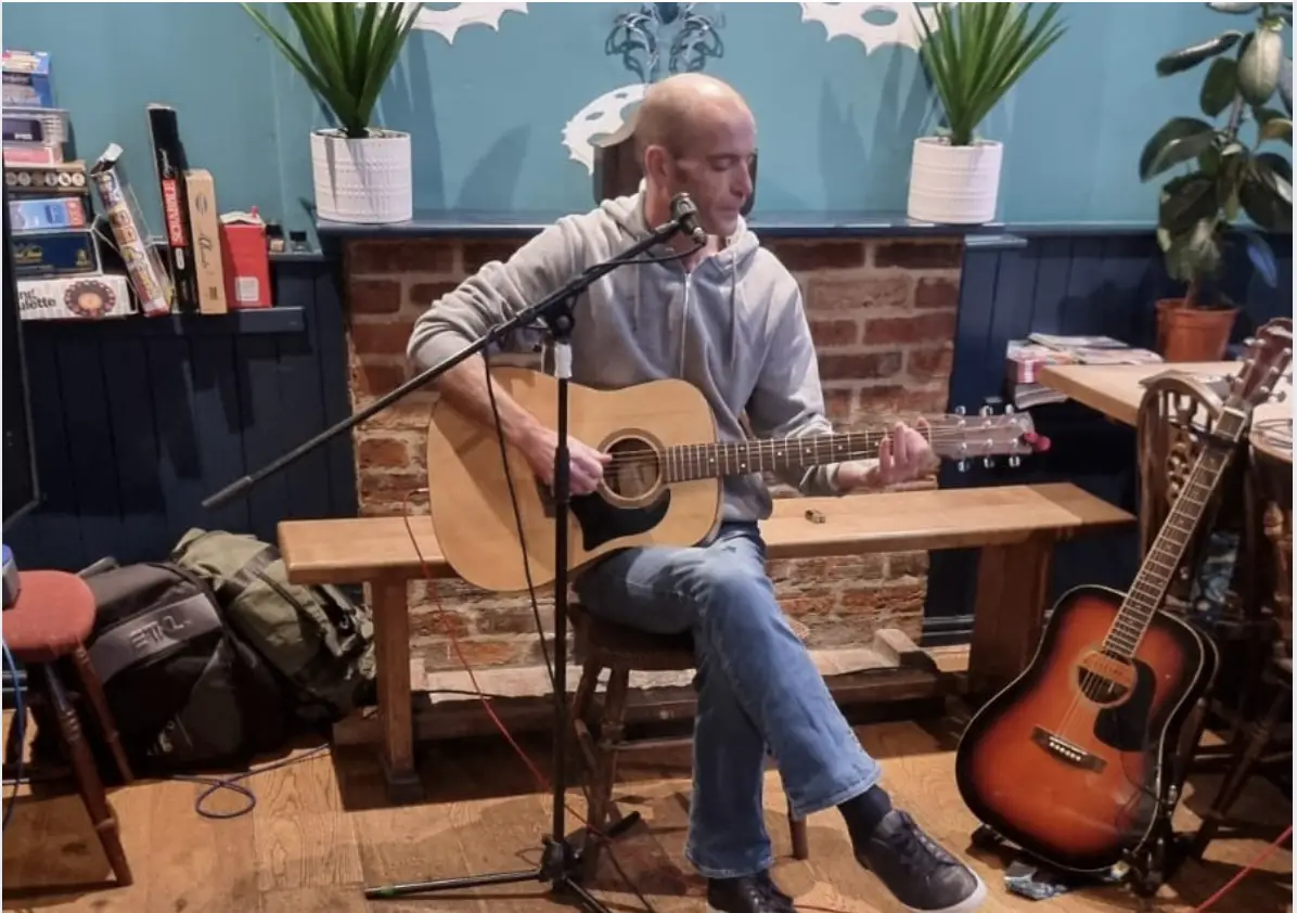 Local open mic night at The Shakespeare, Totterdown, Bristol. Brining together the local community through expressive mediums.