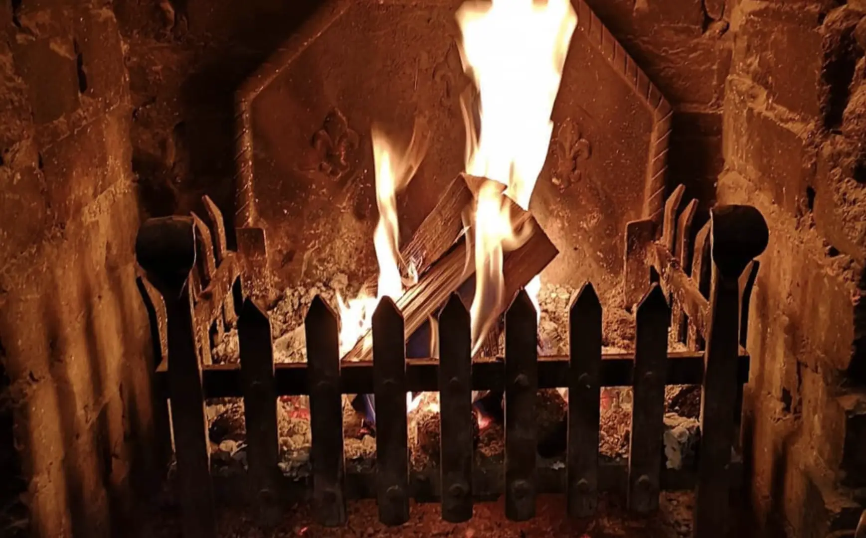 Cosy and warming real wood pub fire.