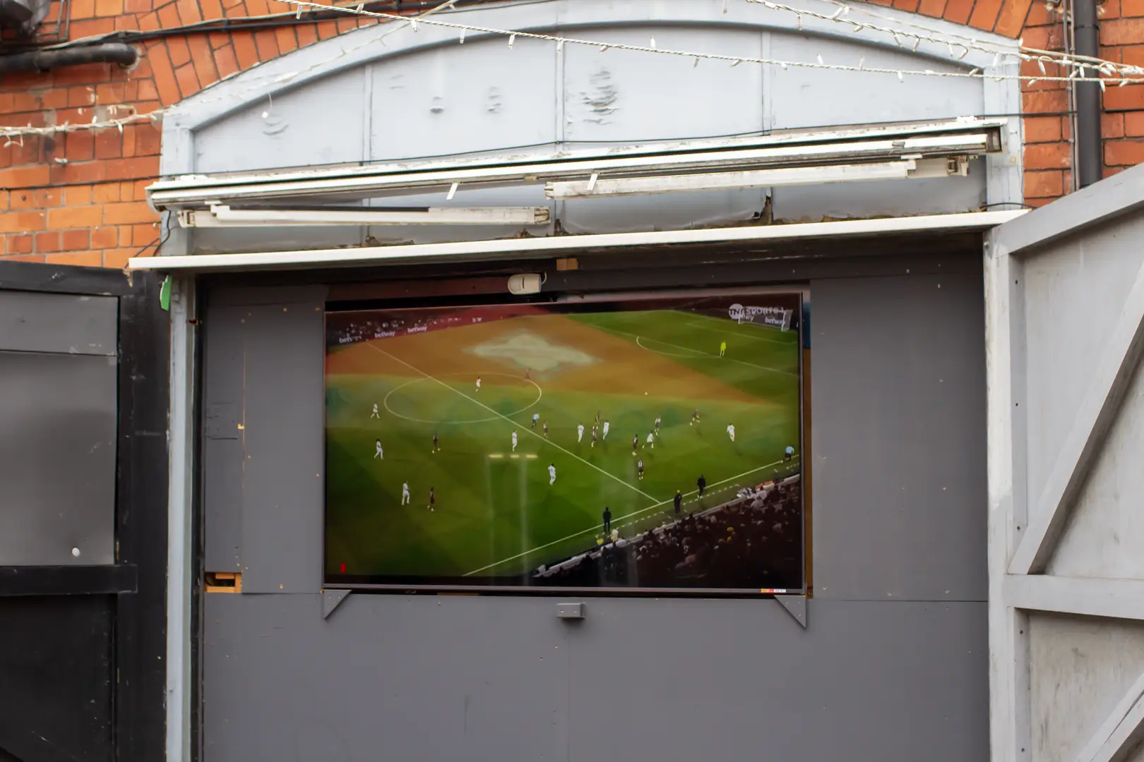 Catch every match on 8 HDR TVs, including 1 outside, at The Sportsman — your favourite Bristol sports pub