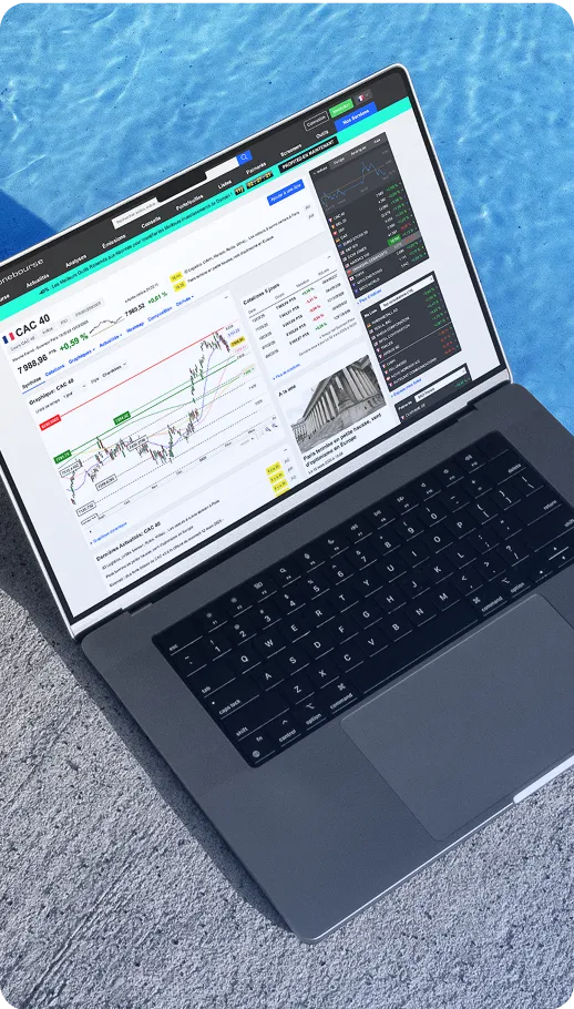 Ordinateur portable au bord d’une piscine, affichant une interface de trading en ligne avec des graphiques boursiers et données financières.
