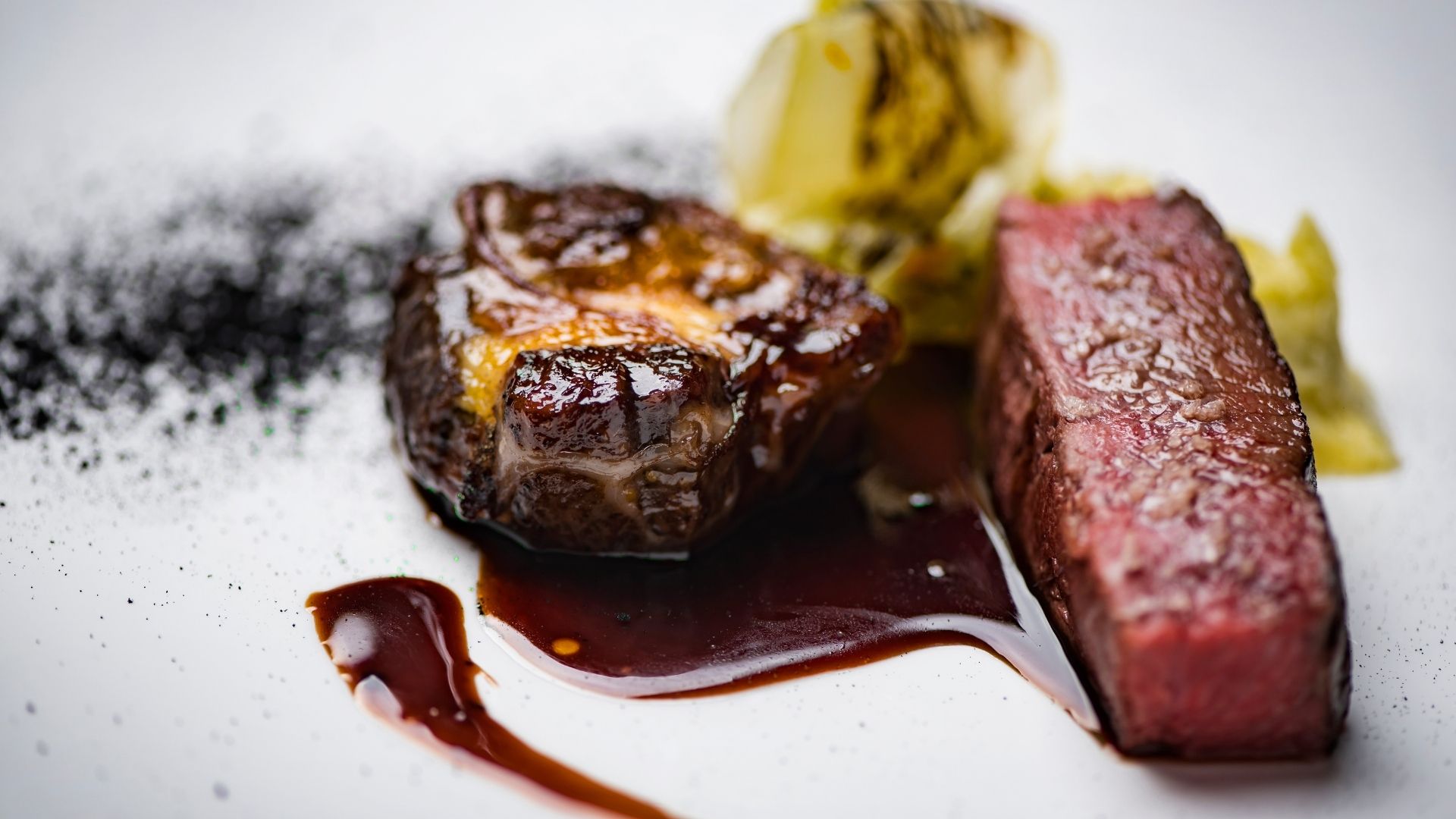 Finely prepared gourmet dish at Daniels Kristallwelten by DoN at Swarovski Kristallwelten Wattens — tender steak with sauce and vegetable garnish.