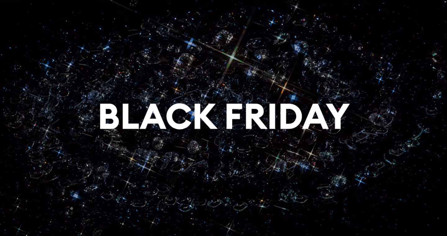 Schwarzes Hintergrundbild mit funkelnden Kristallen und weißer Aufschrift „Black Friday“.