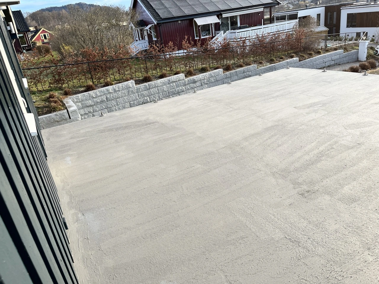 avrettet betongtak med smøremembran før montering av lekter
